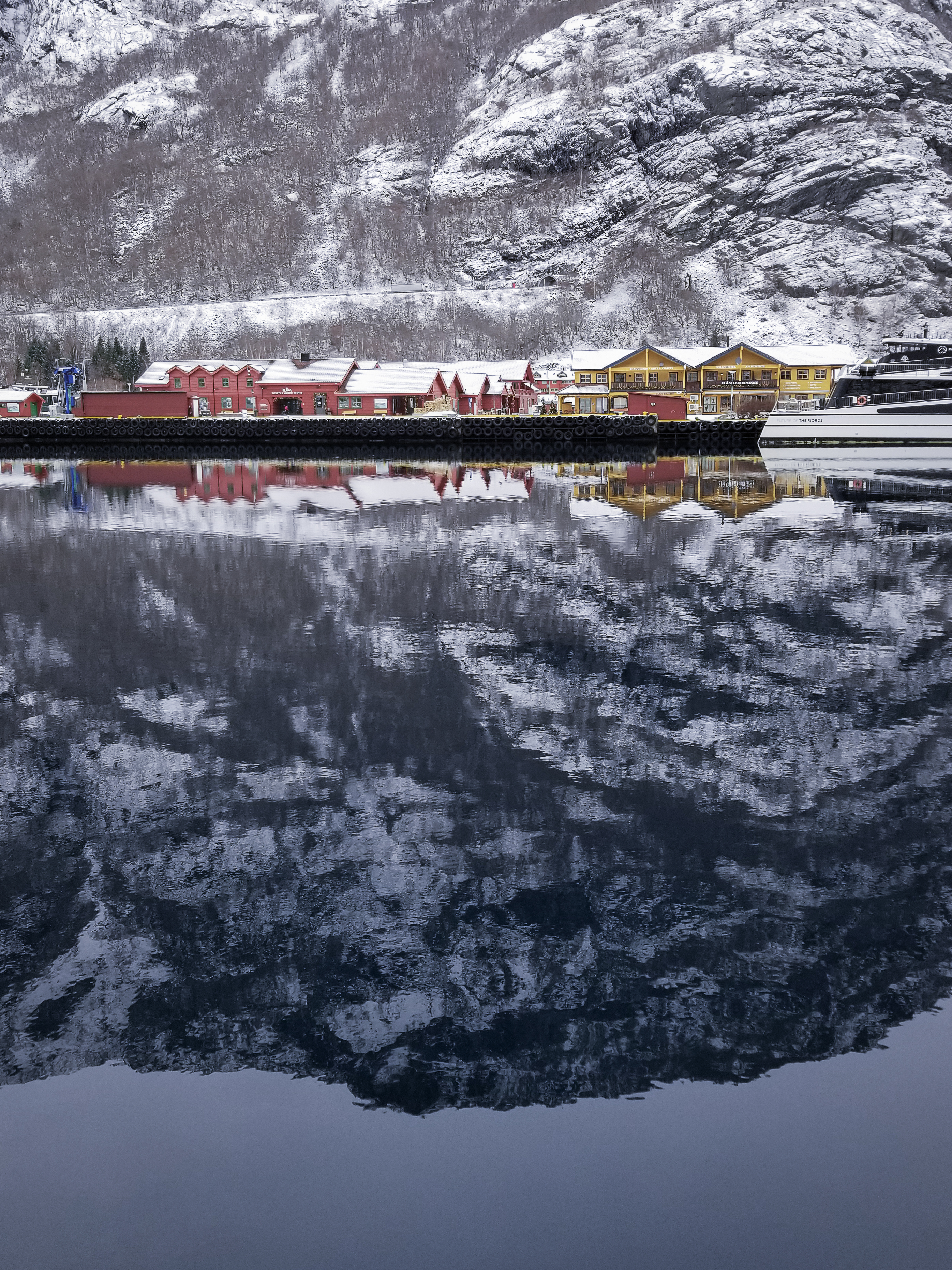 The fjord defines the town